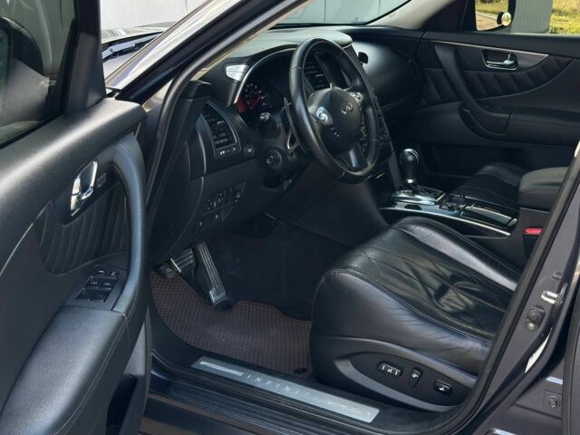 Синий Инфинити ФХ, объемом двигателя 3.5 л и пробегом 190 тыс. км за 11500 $, фото 13 на Automoto.ua