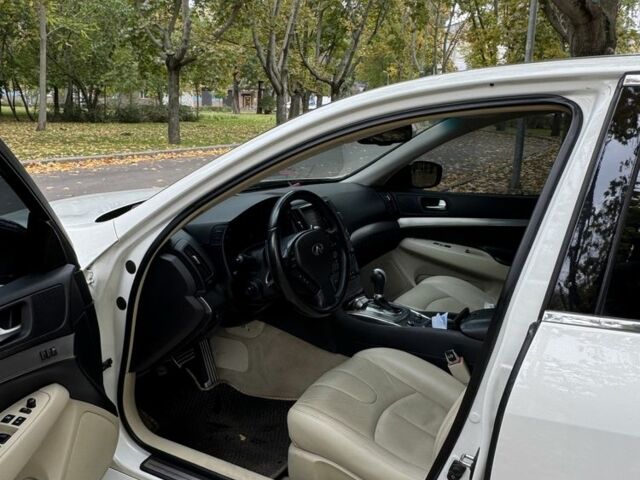 Білий Інфініті Г, об'ємом двигуна 2.5 л та пробігом 208 тис. км за 9700 $, фото 5 на Automoto.ua