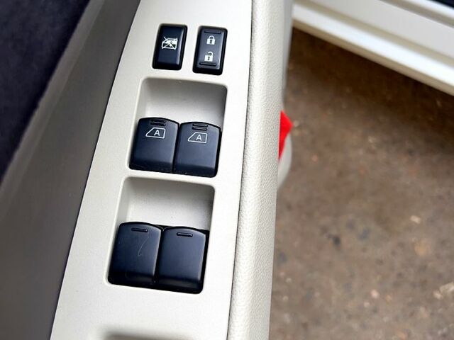 Белый Инфинити Г, объемом двигателя 2.5 л и пробегом 202 тыс. км за 10000 $, фото 11 на Automoto.ua