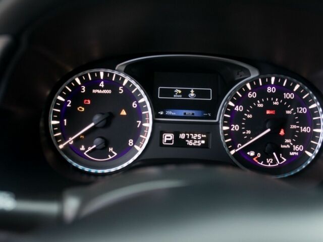 Серый Инфинити ЖХ, объемом двигателя 0 л и пробегом 187 тыс. км за 15000 $, фото 16 на Automoto.ua