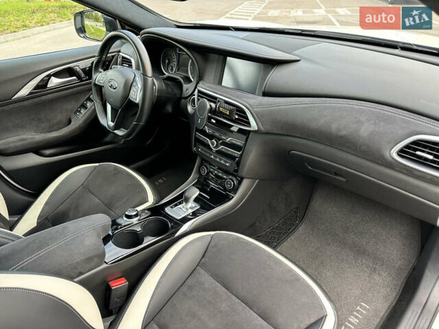 Білий Інфініті Q30, об'ємом двигуна 2.2 л та пробігом 94 тис. км за 19500 $, фото 28 на Automoto.ua