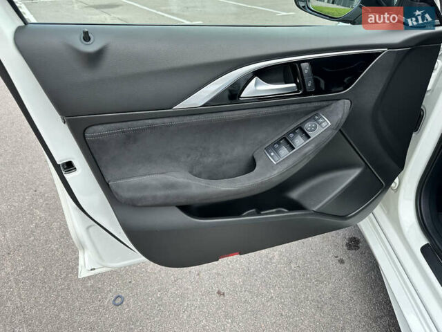 Білий Інфініті Q30, об'ємом двигуна 2.2 л та пробігом 94 тис. км за 19500 $, фото 15 на Automoto.ua