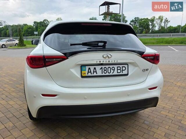 Белый Инфинити Q30, объемом двигателя 1.6 л и пробегом 60 тыс. км за 21500 $, фото 3 на Automoto.ua