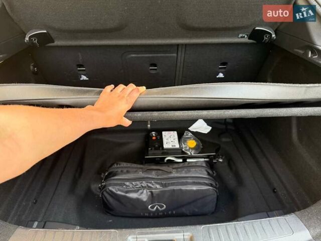 Белый Инфинити Q30, объемом двигателя 1.6 л и пробегом 60 тыс. км за 21500 $, фото 11 на Automoto.ua