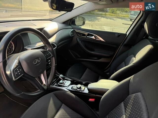 Белый Инфинити Q30, объемом двигателя 1.6 л и пробегом 60 тыс. км за 21500 $, фото 10 на Automoto.ua