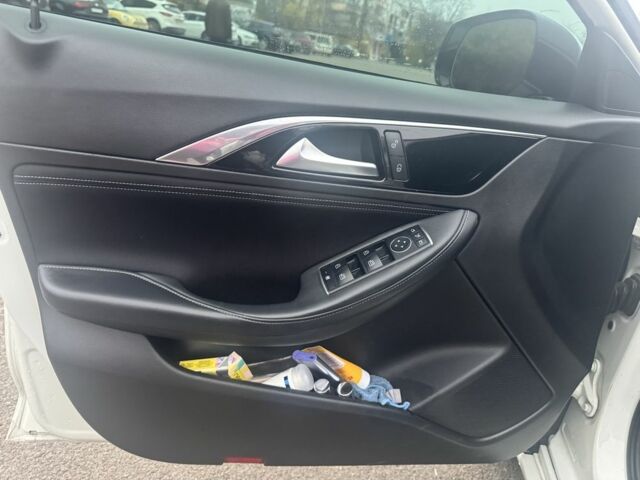 Білий Інфініті Q30, об'ємом двигуна 2 л та пробігом 102 тис. км за 13800 $, фото 7 на Automoto.ua