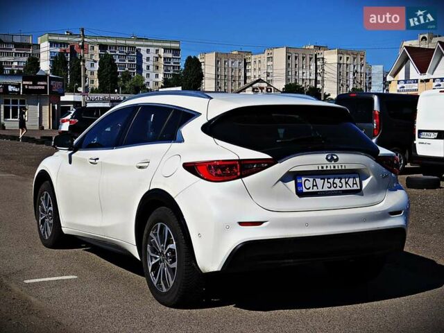Белый Инфинити Q30, объемом двигателя 1.5 л и пробегом 174 тыс. км за 17900 $, фото 3 на Automoto.ua