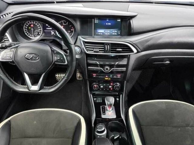 Белый Инфинити Q30, объемом двигателя 2 л и пробегом 146 тыс. км за 17051 $, фото 8 на Automoto.ua