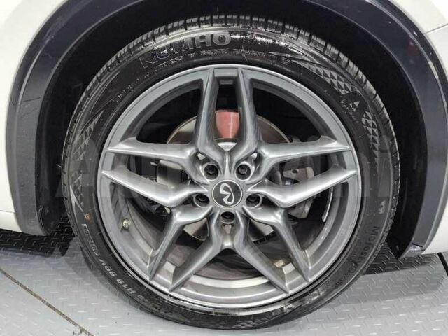 Белый Инфинити Q30, объемом двигателя 2 л и пробегом 146 тыс. км за 17051 $, фото 4 на Automoto.ua