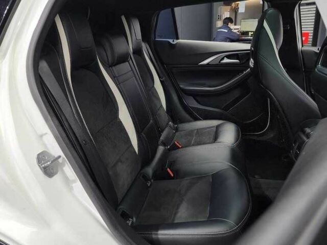 Белый Инфинити Q30, объемом двигателя 2 л и пробегом 146 тыс. км за 17051 $, фото 7 на Automoto.ua