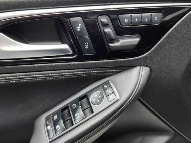 Белый Инфинити Q30, объемом двигателя 2 л и пробегом 146 тыс. км за 17051 $, фото 6 на Automoto.ua