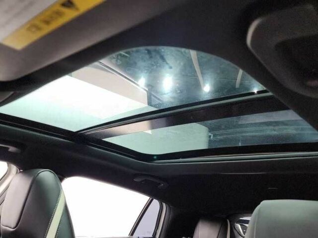 Белый Инфинити Q30, объемом двигателя 2 л и пробегом 146 тыс. км за 17051 $, фото 5 на Automoto.ua