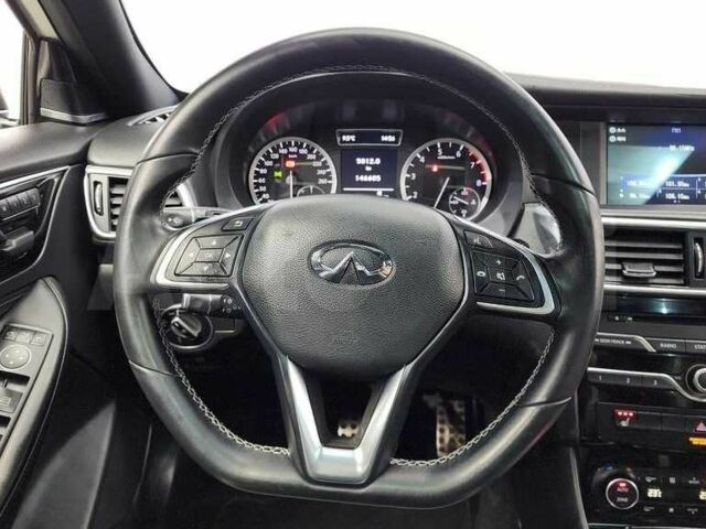 Белый Инфинити Q30, объемом двигателя 2 л и пробегом 146 тыс. км за 17051 $, фото 11 на Automoto.ua