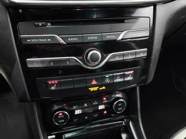 Белый Инфинити Q30, объемом двигателя 2 л и пробегом 146 тыс. км за 17051 $, фото 14 на Automoto.ua