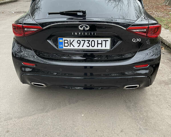 Черный Инфинити Q30, объемом двигателя 1.6 л и пробегом 167 тыс. км за 17500 $, фото 4 на Automoto.ua