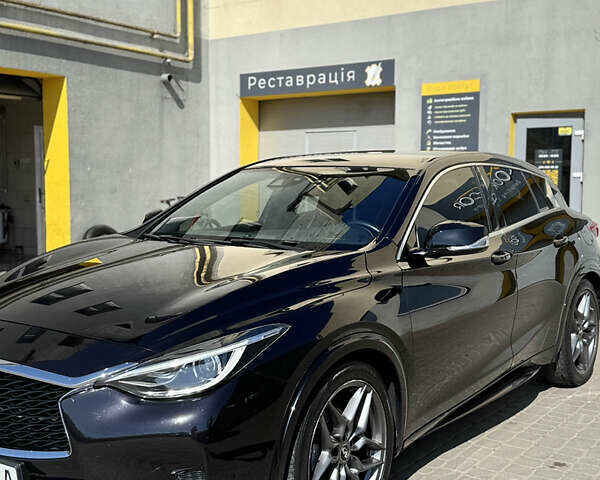 Черный Инфинити Q30, объемом двигателя 1.99 л и пробегом 155 тыс. км за 18500 $, фото 1 на Automoto.ua