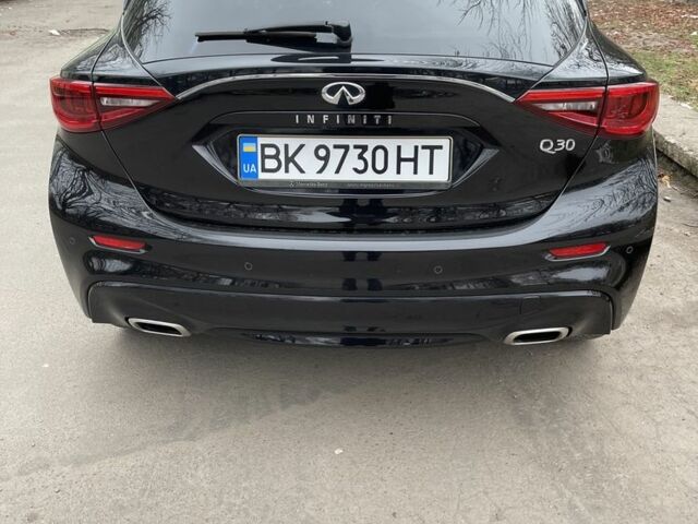 Чорний Інфініті Q30, об'ємом двигуна 1.5 л та пробігом 159 тис. км за 17500 $, фото 7 на Automoto.ua