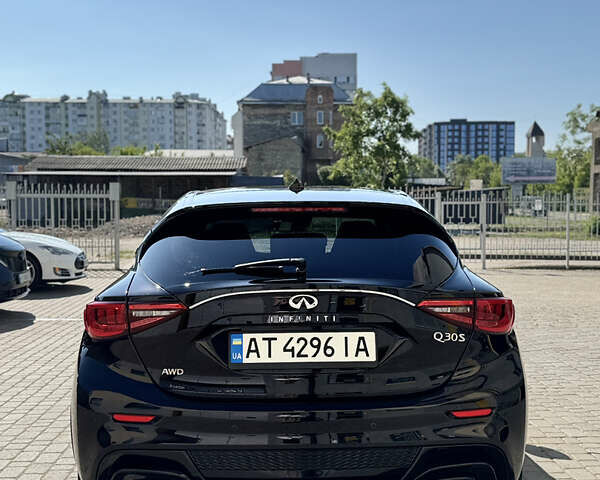 Черный Инфинити Q30, объемом двигателя 1.99 л и пробегом 155 тыс. км за 15400 $, фото 5 на Automoto.ua