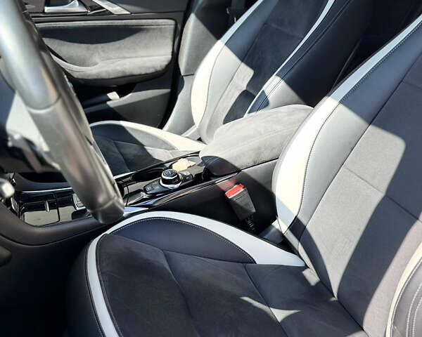 Черный Инфинити Q30, объемом двигателя 1.99 л и пробегом 155 тыс. км за 15400 $, фото 15 на Automoto.ua