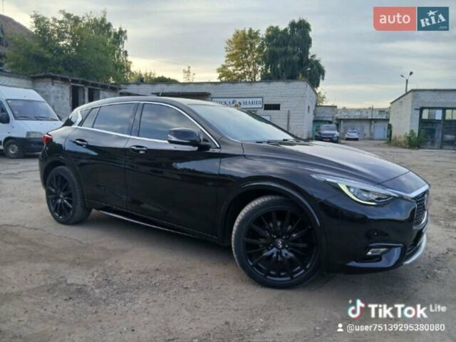 Чорний Інфініті Q30, об'ємом двигуна 1.46 л та пробігом 141 тис. км за 16950 $, фото 5 на Automoto.ua