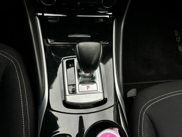 Чорний Інфініті Q30, об'ємом двигуна 1.6 л та пробігом 98 тис. км за 18500 $, фото 19 на Automoto.ua