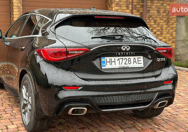 Чорний Інфініті Q30, об'ємом двигуна 1.99 л та пробігом 35 тис. км за 18300 $, фото 4 на Automoto.ua