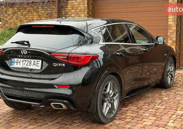 Чорний Інфініті Q30, об'ємом двигуна 1.99 л та пробігом 35 тис. км за 18300 $, фото 7 на Automoto.ua