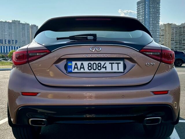 Коричневый Инфинити Q30, объемом двигателя 1.6 л и пробегом 87 тыс. км за 21400 $, фото 5 на Automoto.ua