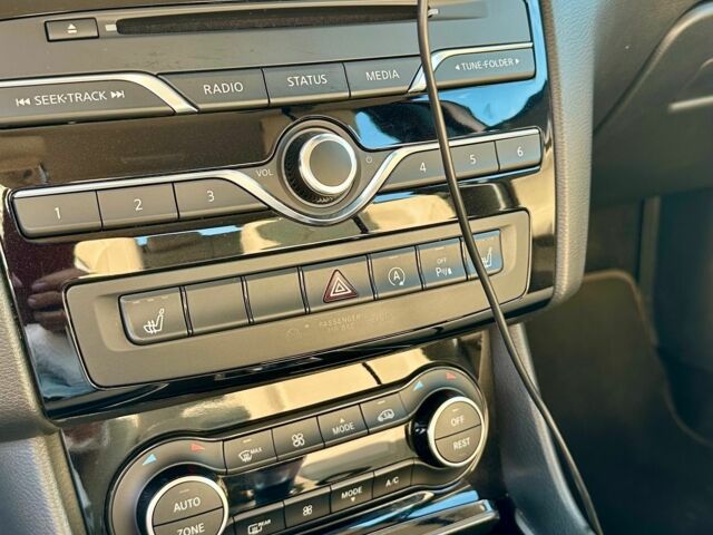 Коричневый Инфинити Q30, объемом двигателя 1.6 л и пробегом 87 тыс. км за 21400 $, фото 6 на Automoto.ua