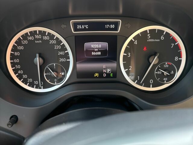 Коричневый Инфинити Q30, объемом двигателя 1.6 л и пробегом 87 тыс. км за 21400 $, фото 3 на Automoto.ua