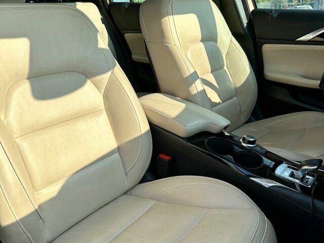 Коричневый Инфинити Q30, объемом двигателя 1.6 л и пробегом 87 тыс. км за 21400 $, фото 9 на Automoto.ua