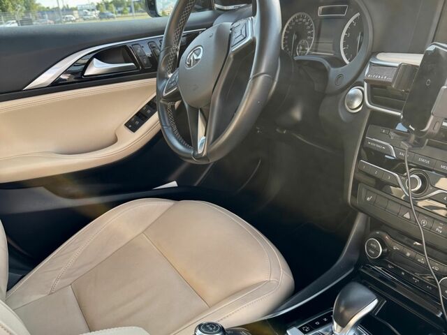 Коричневый Инфинити Q30, объемом двигателя 1.6 л и пробегом 87 тыс. км за 21400 $, фото 8 на Automoto.ua