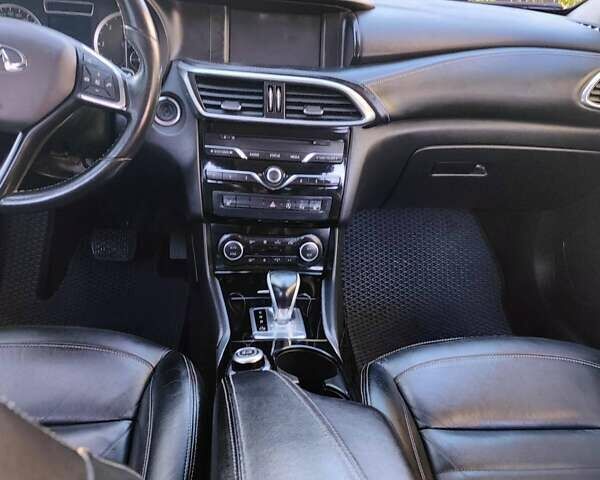 Инфинити Q30, объемом двигателя 1.5 л и пробегом 258 тыс. км за 16499 $, фото 3 на Automoto.ua