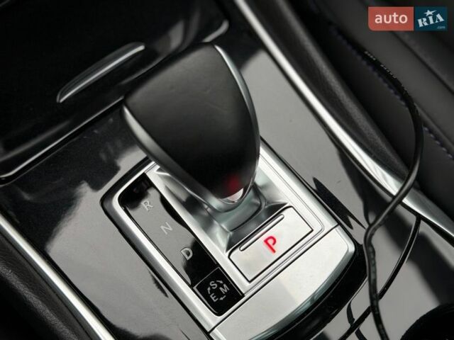 Сірий Інфініті Q30, об'ємом двигуна 1.99 л та пробігом 44 тис. км за 26900 $, фото 23 на Automoto.ua