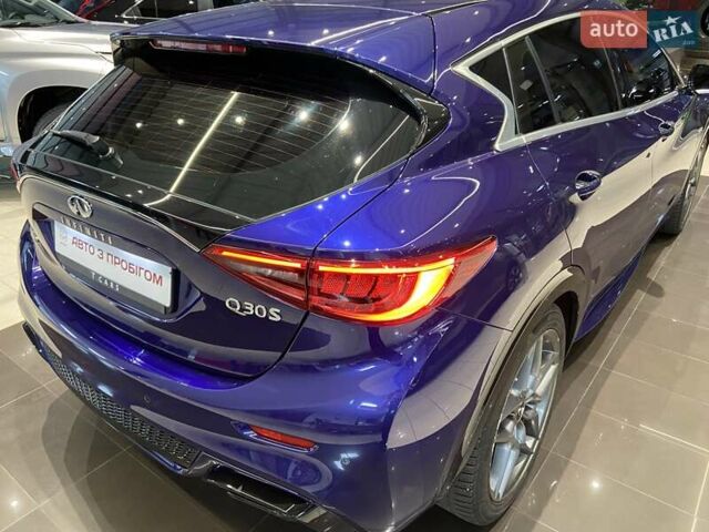 Синий Инфинити Q30, объемом двигателя 1.99 л и пробегом 131 тыс. км за 16499 $, фото 7 на Automoto.ua