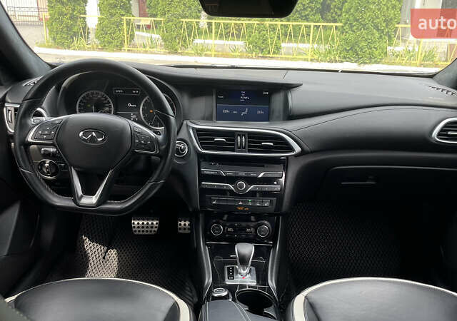 Синий Инфинити Q30, объемом двигателя 1.99 л и пробегом 131 тыс. км за 16900 $, фото 4 на Automoto.ua