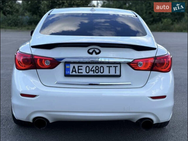 Белый Инфинити Q50, объемом двигателя 3.7 л и пробегом 260 тыс. км за 13500 $, фото 1 на Automoto.ua