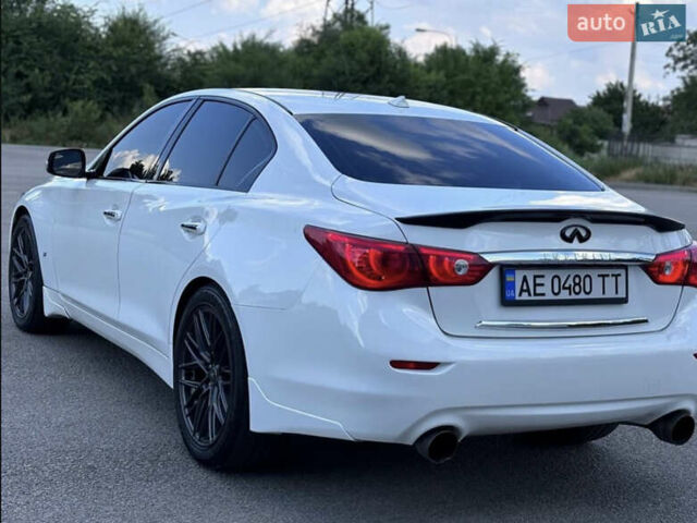 Белый Инфинити Q50, объемом двигателя 3.7 л и пробегом 260 тыс. км за 13500 $, фото 3 на Automoto.ua