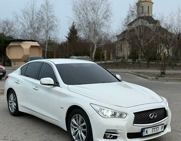 Белый Инфинити Q50, объемом двигателя 2.14 л и пробегом 255 тыс. км за 13500 $, фото 1 на Automoto.ua