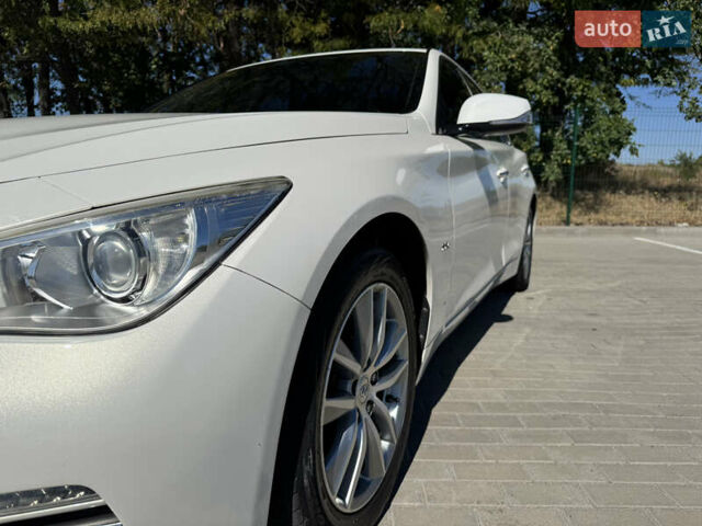 Белый Инфинити Q50, объемом двигателя 2.14 л и пробегом 250 тыс. км за 14500 $, фото 11 на Automoto.ua
