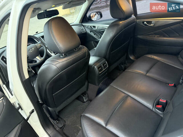 Белый Инфинити Q50, объемом двигателя 2.2 л и пробегом 104 тыс. км за 14500 $, фото 3 на Automoto.ua