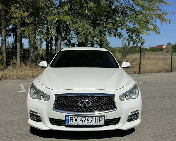 Белый Инфинити Q50, объемом двигателя 2.14 л и пробегом 250 тыс. км за 14500 $, фото 1 на Automoto.ua