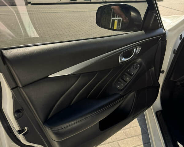 Белый Инфинити Q50, объемом двигателя 2.14 л и пробегом 250 тыс. км за 14500 $, фото 15 на Automoto.ua