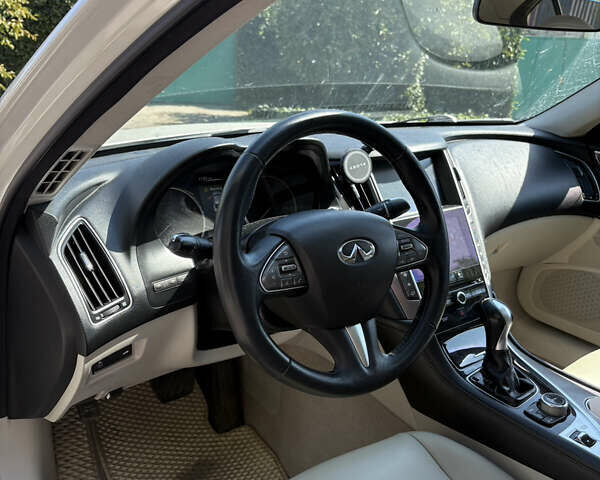 Белый Инфинити Q50, объемом двигателя 3.7 л и пробегом 225 тыс. км за 12900 $, фото 7 на Automoto.ua