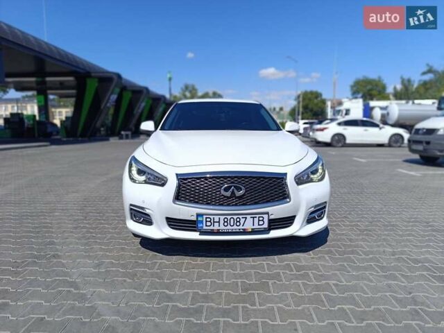 Белый Инфинити Q50, объемом двигателя 2.14 л и пробегом 131 тыс. км за 14500 $, фото 7 на Automoto.ua