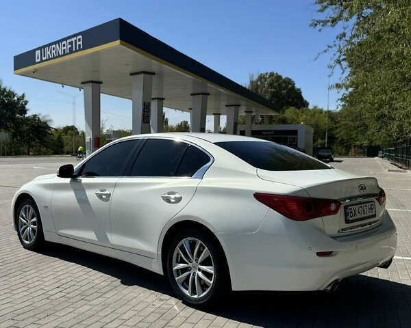 Белый Инфинити Q50, объемом двигателя 2.14 л и пробегом 250 тыс. км за 14500 $, фото 3 на Automoto.ua