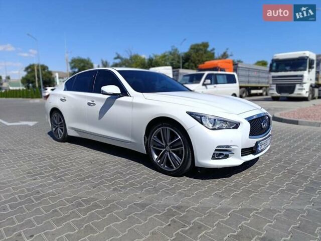 Белый Инфинити Q50, объемом двигателя 2.14 л и пробегом 131 тыс. км за 14500 $, фото 8 на Automoto.ua