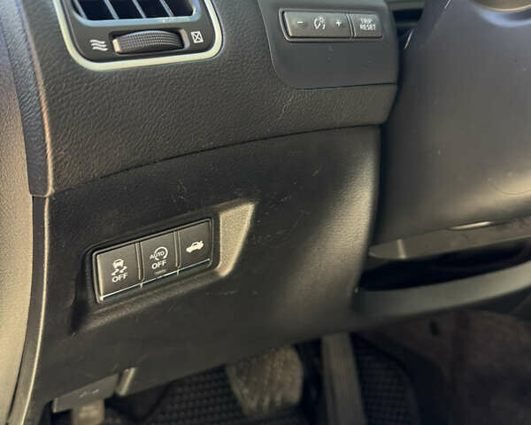 Белый Инфинити Q50, объемом двигателя 2.14 л и пробегом 250 тыс. км за 14500 $, фото 23 на Automoto.ua