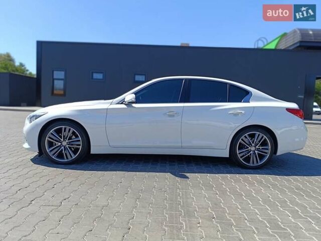 Белый Инфинити Q50, объемом двигателя 2.14 л и пробегом 131 тыс. км за 14500 $, фото 1 на Automoto.ua