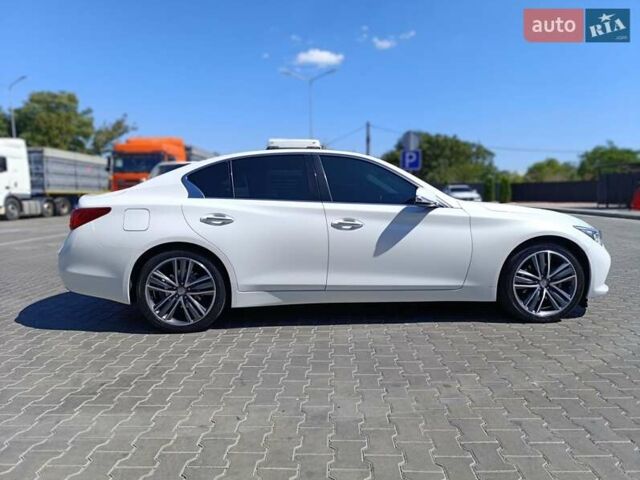 Белый Инфинити Q50, объемом двигателя 2.14 л и пробегом 131 тыс. км за 14500 $, фото 5 на Automoto.ua